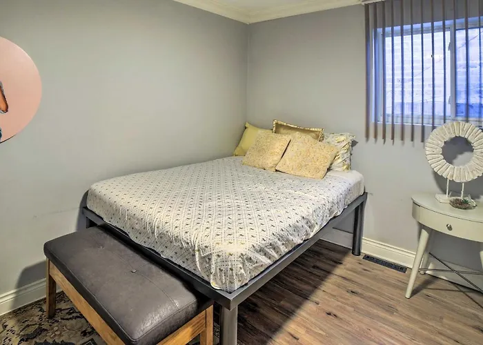 Gem Near Subway ~ 5 Mi To Downtown Apartment