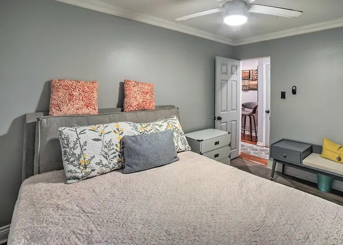 Gem Near Subway ~ 5 Mi To Downtown Apartment *